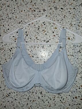 Women's Vanity Fair Baby Blue Bra No Padding Underwired Size 42DD